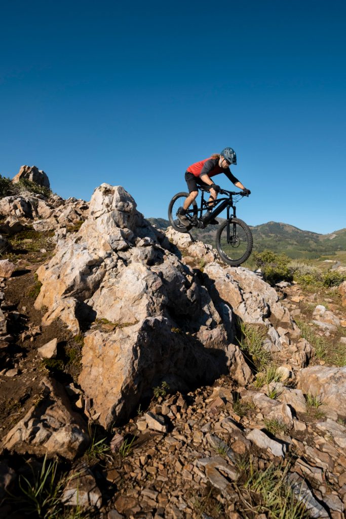Pal Arinsal se convierte en el epicentro del ciclismo de BTT con los Campeonatos del Mundo.

Los Campeonatos del Mundo UCI de BTT 2024 han llegado a Pal Arinsal este lunes, transformando a Andorra y La Massana en el corazón del ciclismo de montaña mundial durante una semana llena de acción, emoción y entretenimiento.

Desde el 26 de agosto hasta el 1 de septiembre, más de 80.000 aficionados se congregan en este paraje pirenaico para presenciar cómo los mejores ciclistas del planeta se disputan los 17 títulos de campeón del mundo.